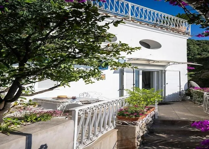 Chic Hideaway In Semesterbostad Positano