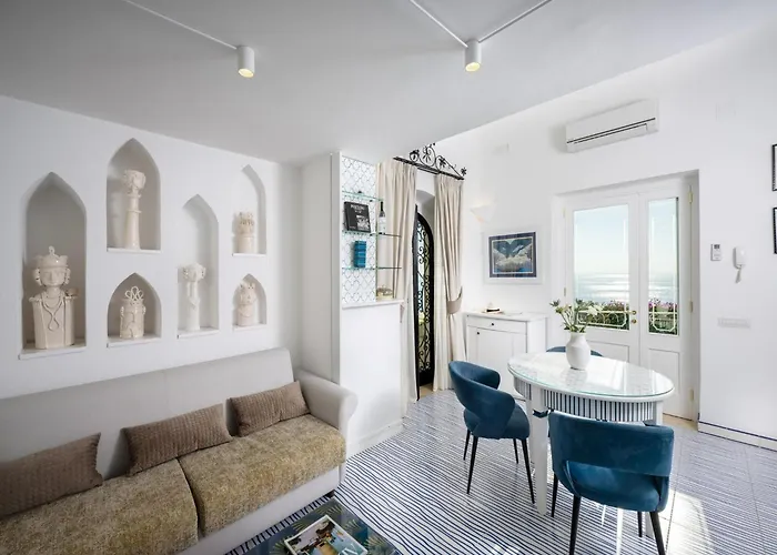 Chic Hideaway In Positano
